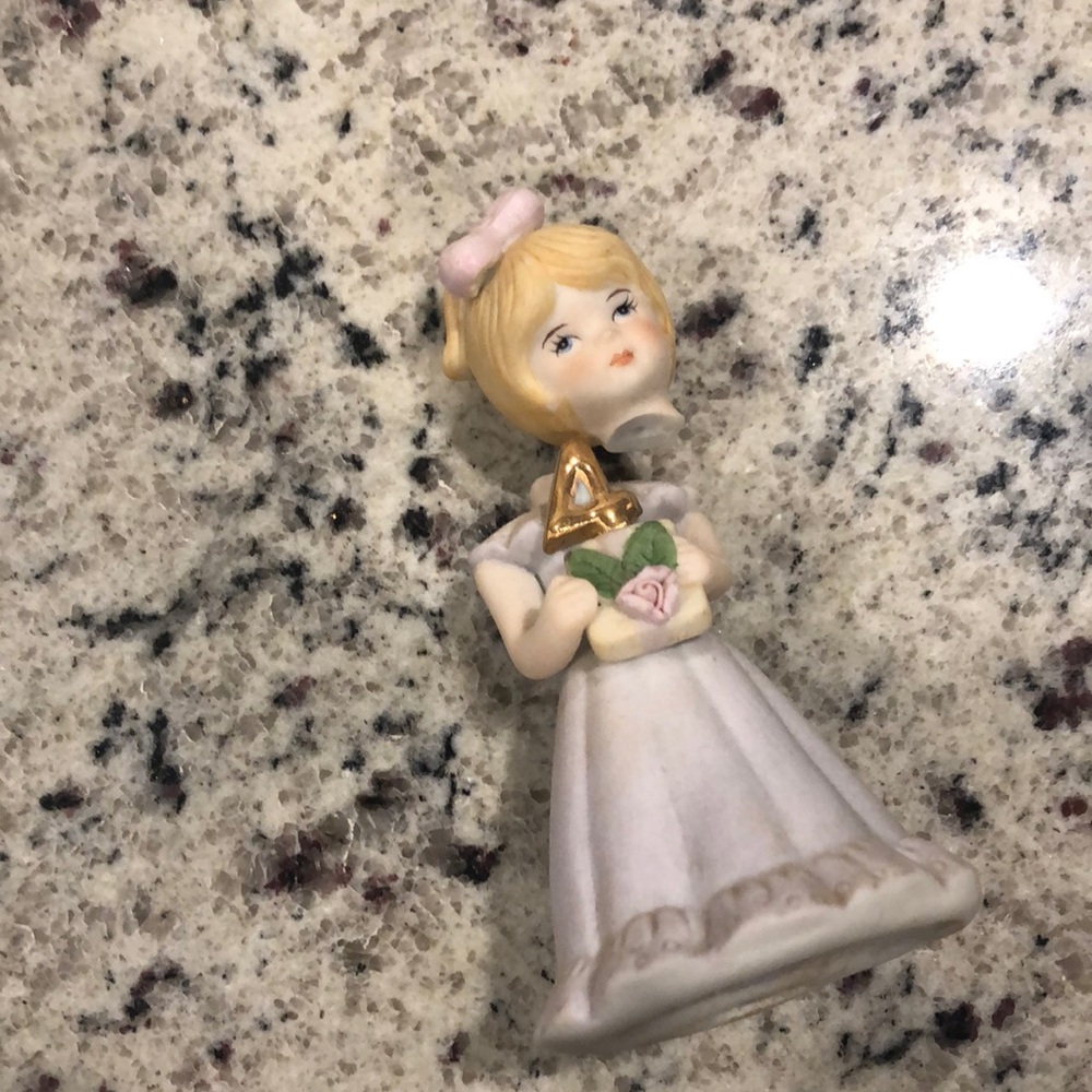 Precious Moments Birthday age 4 blonde broken - Picture 3 of 3
